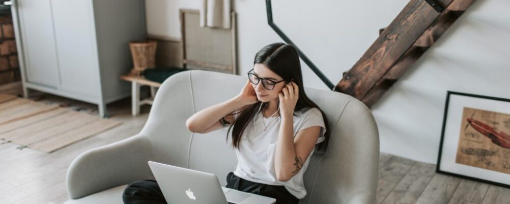 pexels-vlada-karpovich-4050333